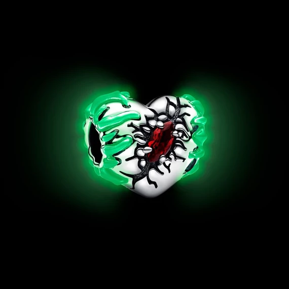 Pandora  - Stranger Things foszforeszkáló szív charm - 793565C01