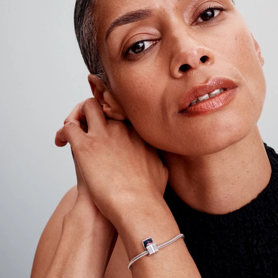 Pandora  - Szikrázó ajándékdoboz charm - 793603C01