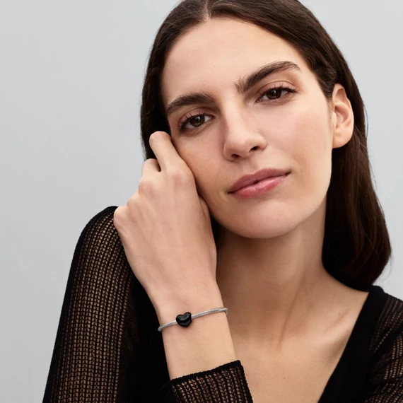 Pandora  - Metál hatású fekete szív charm - 793337C04