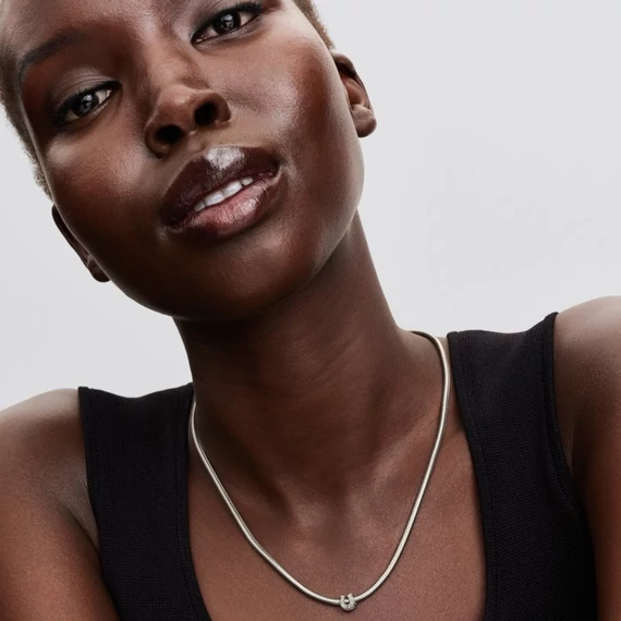 Pandora  - Texturált patkó mini charm - 794056C00