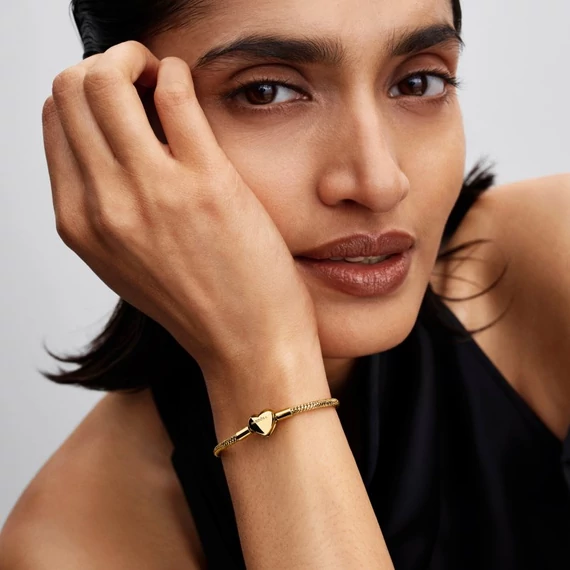 Pandora  - Szívkapcsos fazettált kígyólánc karkötő - 564236C00-17