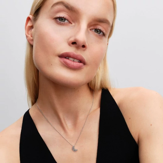 Pandora  - Sarlóhold medálos nyaklánc - 394259C01-50