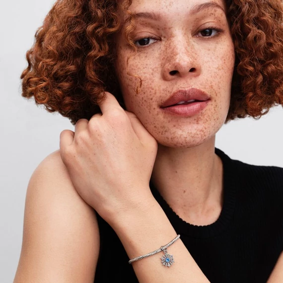 Pandora  - Disney Jégvarázs Elsa királynő hópehely függő charm - 794209C01