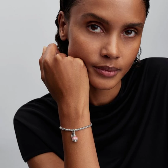 Pandora  - Kéttónusú nyíló virág függő charm  - 764453C01