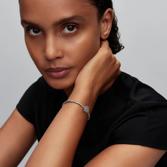 Pandora  - Pavé virág áttört charm - 764480C01